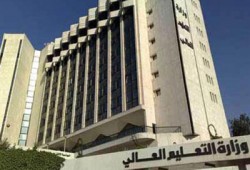 متظاهرو "التعليم العالي" يرغمون الوزارة على فتح أبوابها