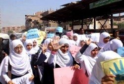 بالفيديو.. طلاب أسيوط يكسرون الطوق الأمني بتظاهرة طلابية على غرار التحرير
