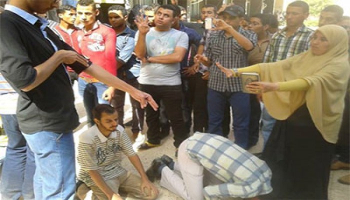 بالصور.. عروض فنية ووقفة لطلاب جامعة سوهاج تنديدًا بالانقلاب