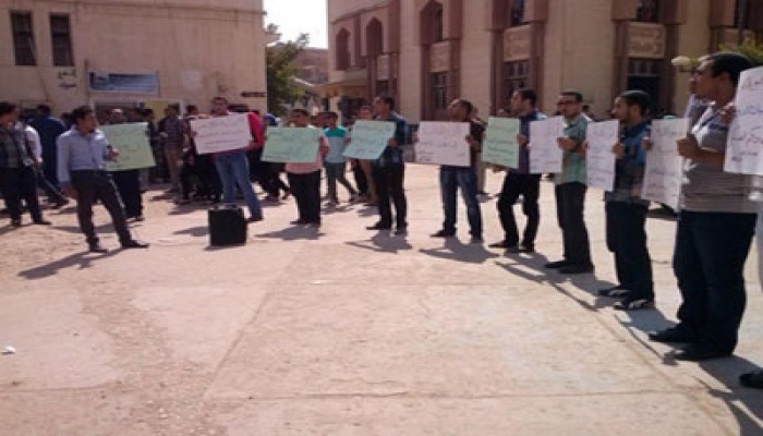 بلطجية السيسي يعتدون على تظاهرة لطلاب تجارة طنطا