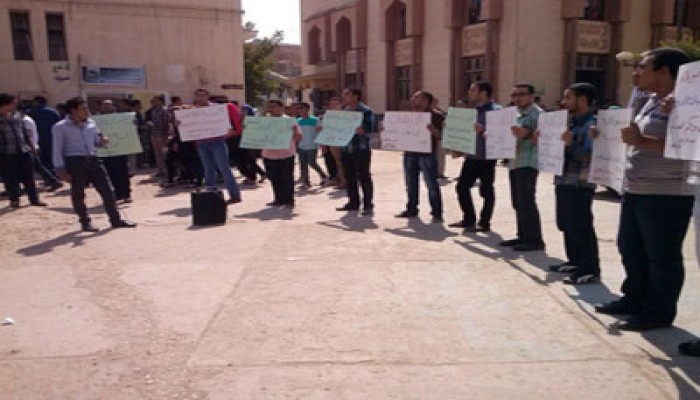 بلطجية السيسي يعتدون على تظاهرة لطلاب تجارة طنطا