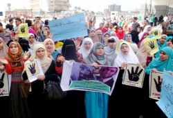 بالصور.. طلاب جامعة دمنهور يتظاهرون ضد الانقلاب والضبطية