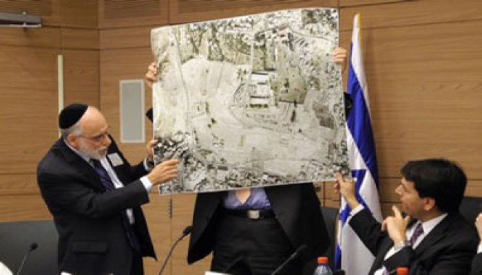 الشرطة الصهيونية تعتدي على المتظاهرين الفلسطينيين ضد تهويد القدس بالغاز والمطاطي