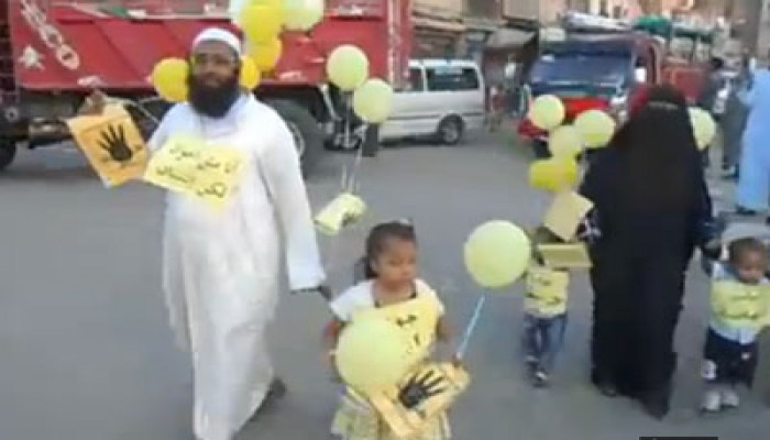 بالفيديو.. مسيرة أسرية أسوانية ضد الانقلاب العسكري