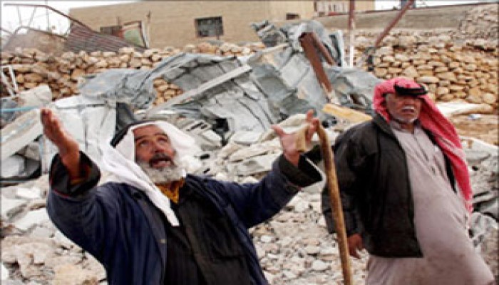 الصهاينة يهدمون منشآت فلسطينية بالقدس المحتلة وأراضي الـ48
