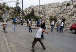 مركز حقوقي فلسطيني: مواجهات بالقدس عقب رقص مستوطنين على وقع ترتيل القرآن