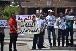 داخلية الانقلاب تقتحم جامعة أسيوط لتعقب الطلاب المؤيدين للشرعية
