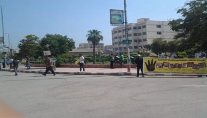 سلاسل بشرية بجامعة الزقازيق للدعوة لمظاهرات 30 أغسطس
