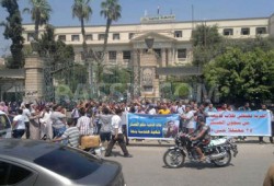 وقفة احتجاجية لـ"طلاب ضد الانقلاب" أمام جامعة بنها لرفض الانقلاب