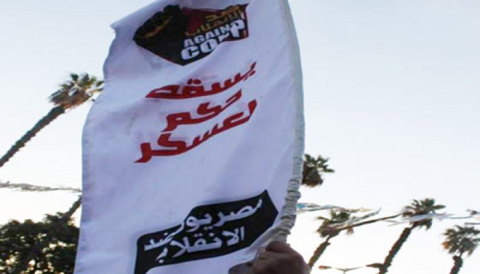 بالفيديو.. سلسلة بشرية لطلاب ضد الانقلاب ووقفة لأساتذة جامعة المنصورة ضد الاعتقالات