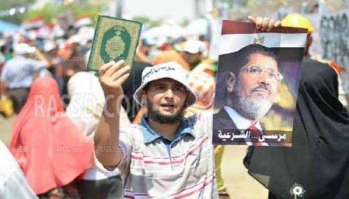 صحيفة أمريكية: السعودية واﻹمارات دفعتا مليارات الدولارات ﻹقناع العسكر بالانقلاب
