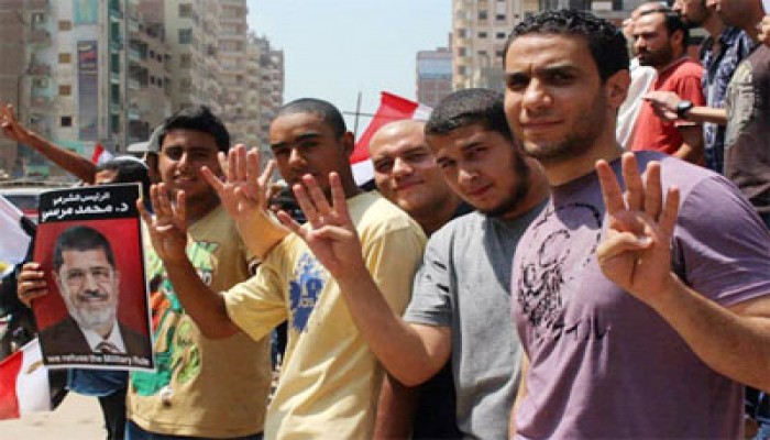 وقفة حاشدة أمام جامعة طنطا لرفض الانقلاب
