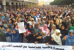 بالفيديو.. آلاف المغاربة يتظاهرون للتنديد بمجازر الانقلابيين بمصر