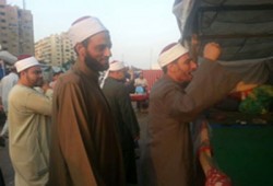 جولة توعوية لعلماء الأزهر على خيام المعتصمين حول الثبات