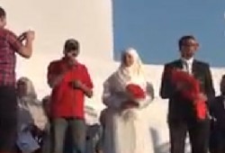 إشهار 10 عقود زواج من على منصة "رابعة العدوية"