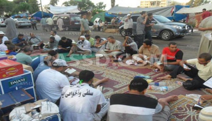 300 ألف معتصم يشاركون في 10 آلاف ختمة قرآن بميدان رابعة العدوية