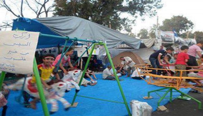 "اركب السيسي من غير فلوس" بـ"ملاهي" رابعة العدوية