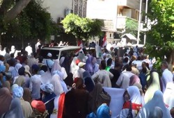 بالصور.. مؤيدو "مرسي" أمام قنصليتي أمريكا والسعودية للتنديد بموقفهما من الانقلاب العسكري
