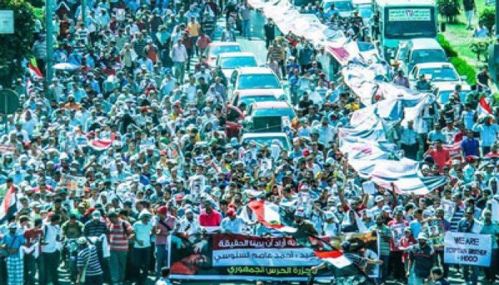 ثوار الشرعية يعلنون الاعتصام أمام "الاتحادية" حتى عودة الرئيس