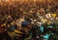 عشرات الآلاف في قنا يعلنون الاعتصام لحين عودة رئيسهم الشرعي