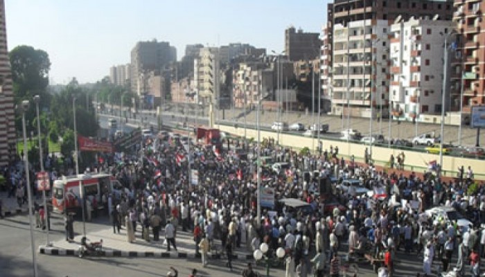 شهيدان من مؤيدي الرئيس بأسيوط وإصابة المئات برصاص الأمن