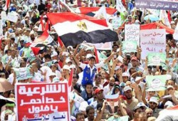 مسيرة حاشدة تطوف ميدان النهضة تأييدًا للرئيس مرسي