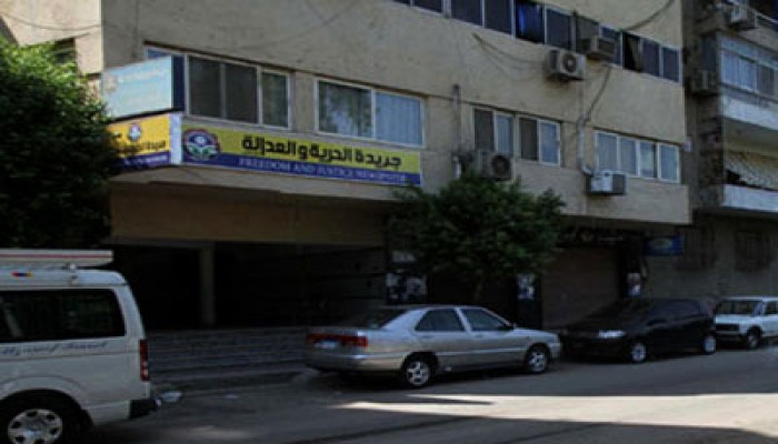 محررو "الحرية والعدالة" يستنكرون الصمت الأمني والنقابي على تلقيهم تهديدات