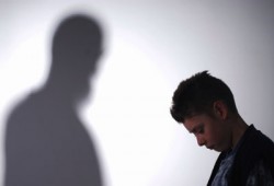 ابنتي المراهقة عنيدة.. فما الحل؟