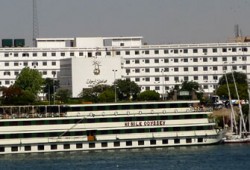 الآلاف في وقفة بأسوان يعلنون تأييدهم للرئيس مرسي