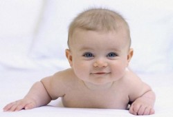 دراسة علمية: حليب الأم يحسن من أداء دماغ المولود الجديد