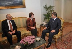 الرئيس مرسي يبحث مع آشتون تطور العلاقات بين مصر و"الأوروبي"