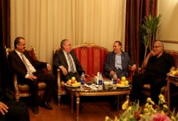 وفد القومي العربي يزور "الحرية والعدالة" ويعتذر عن الإساءة للرئيس مرسي