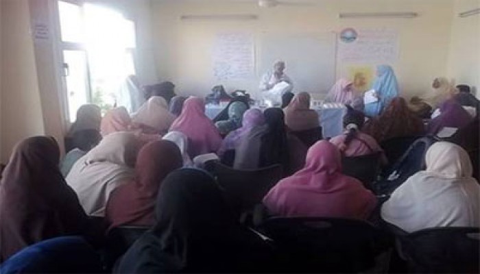 سيدات الحرية والعدالة ينظمن دورة في صناعة المنظفات بالعاشر من رمضان