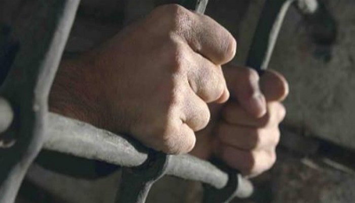 أسيران جديدان ينضمان لقرنائهم المضربين عن الطعام بسجون الاحتلال