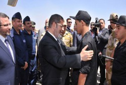 بالفيديو.. الرئيس يستقبل المجندين المفرج عنهم بمطار ألماظة