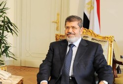 الرئيس مرسي يعقد اجتماعًا بحضور قنديل لبحث تطورات أزمة الجنود
