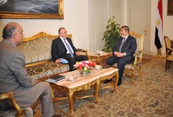 الرئيس مرسي يطالب رامز بالعمل على خفض معدلات التضخم