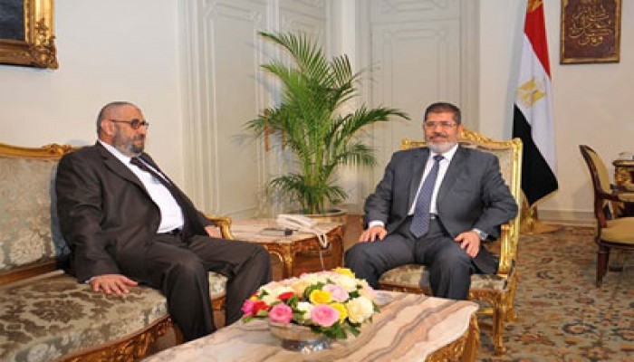 الرئيس مرسي يطالب هدارة بوضع خطة للاكتفاء الذاتي بتروليًّا