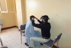 300  مستفيد من قافلة طبية لـ"الحرية والعدالة" بمدينة قنا