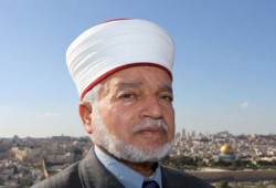 الاحتلال الصهيوني يعتقل مفتي القدس وفلسطين بعد حصار منزله