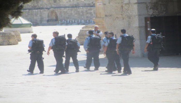 الاحتلال يمنع طلاب العلم من دخول الأقصى تمهيدًا لاقتحام الصهاينة