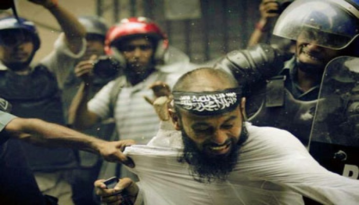ارتقاء 2500 شهيد في ثورة بنجلاديش والحكومة تفرض حالة الطوارئ