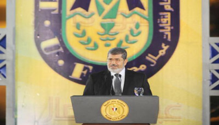 الرئيس مرسي: لا بيع للقطاع العام ولا استغناء عن أي عمال