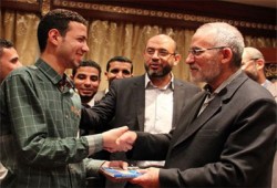 المرشد العام يكرم طلاب الإخوان الفائزين باتحاد طلاب مصر