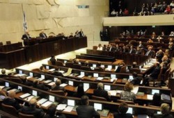 الكنيست الصهيوني يمدد حظر لم شمل العائلات الفلسطينية