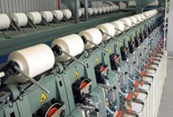 عاملو الغزل يطالبون الحكومة والشورى بسرعة التدخل لإنقاذ القطاع