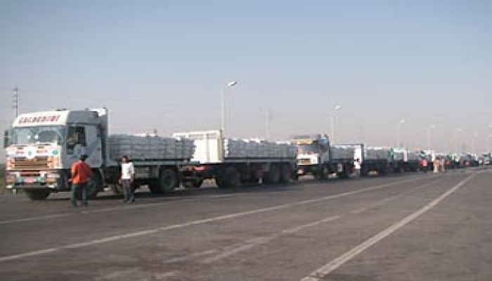 الاحتلال الصهيوني يمنع 1000 شاحنة بضائع من دخول غزة