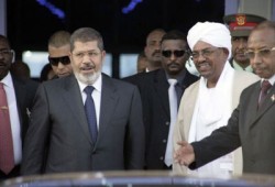 الرئيس مرسي يعود للقاهرة بعد زيارته للسودان