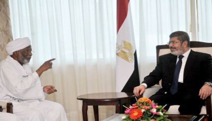 الرئيس مرسي يستقبل الترابي وزعماء الأحزاب السياسية