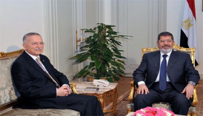 الرئيس مرسي يبحث مع أوغلو تطورات القضيتين السورية والفلسطينية